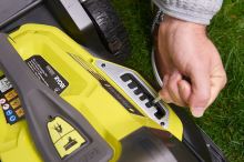 Aku sekačka RY18LMH37A-250 Ryobi, 18V, 37cm, 2x 5,0Ah (1)