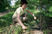 Nůžky na silné větve převodové Fiskars SingleStep, háková hlava, M (1)