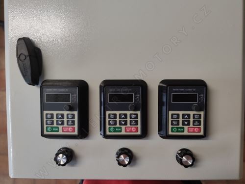 Rozvaděč 1,5kW, napájení 400VAC  GD10-1R5G-S4-B;  výstup 4,2A (1)
