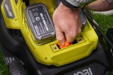 Aku sekačka RY18LMH37A-250 Ryobi, 18V, 37cm, 2x 5,0Ah (3)